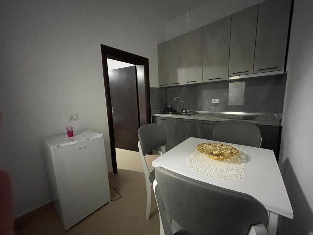 Vila Megi-Rent Room Vlorë 외부 사진